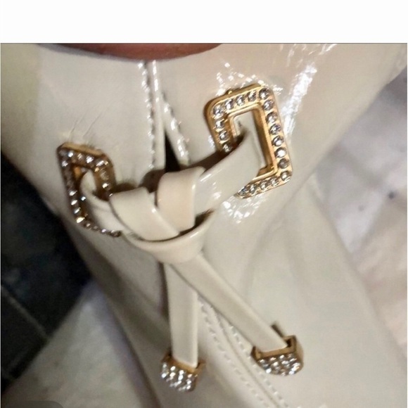 Winters here, time for boots - Picture 3 of 7